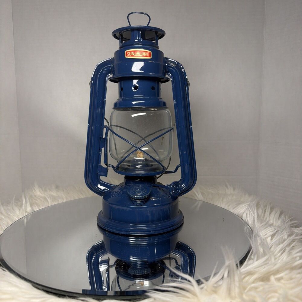 Vintage SUN LIGHT Railroad style Oil Lantern in Blue 10" Tall